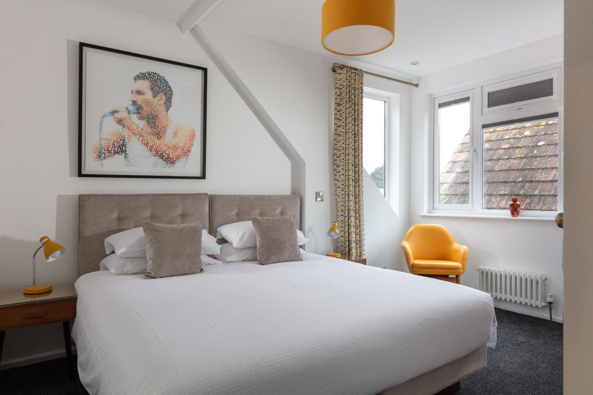 Chelsea House Apartment *