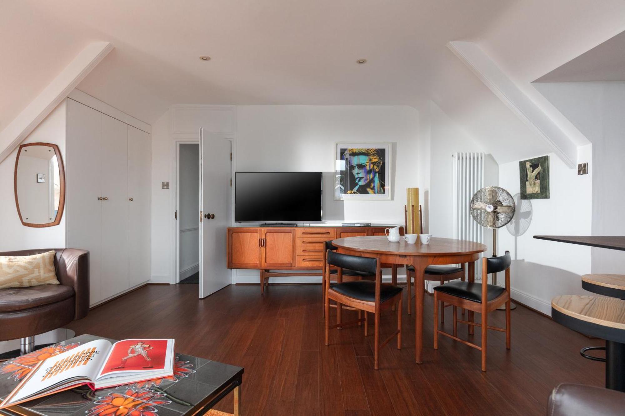 Chelsea House Apartment *