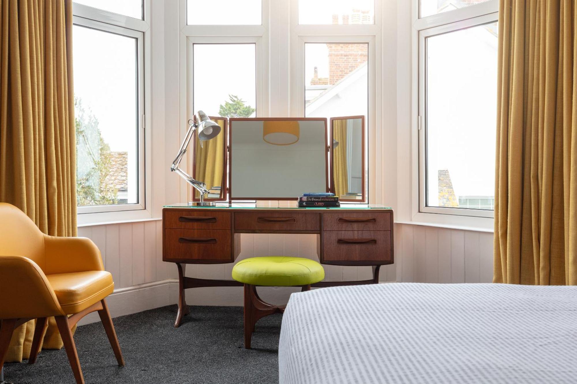 Chelsea House Apartment