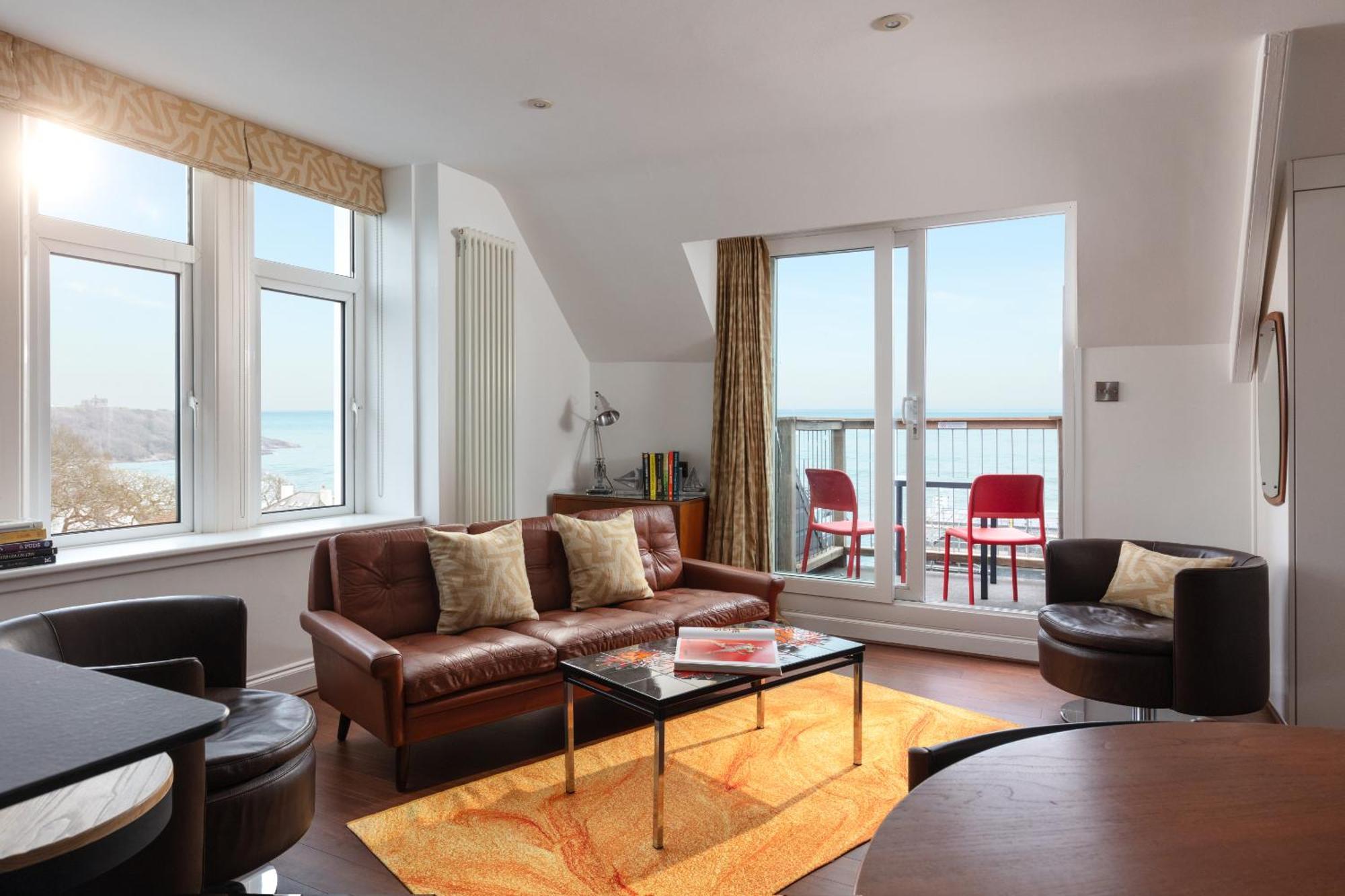 Chelsea House Apartment *