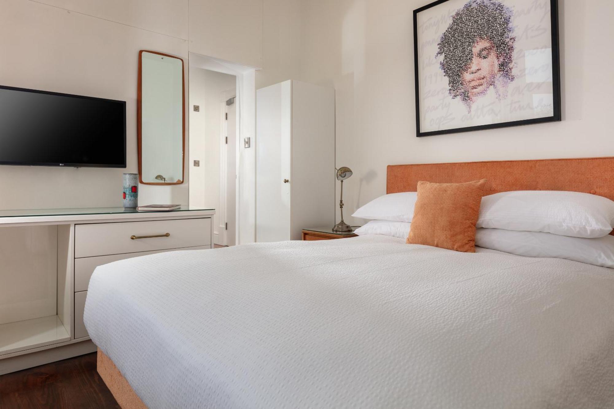 Chelsea House Apartment