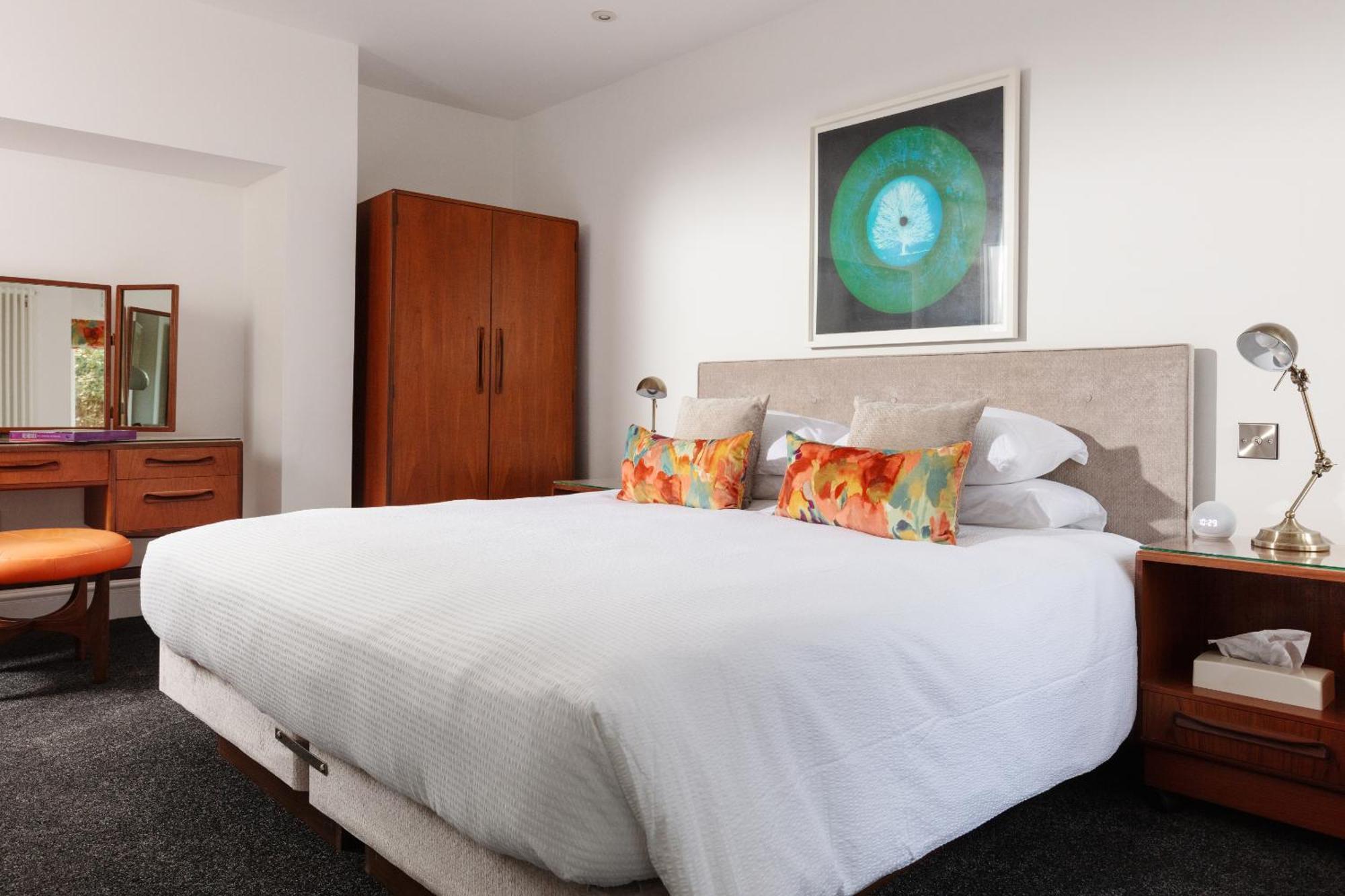 Chelsea House Apartment *