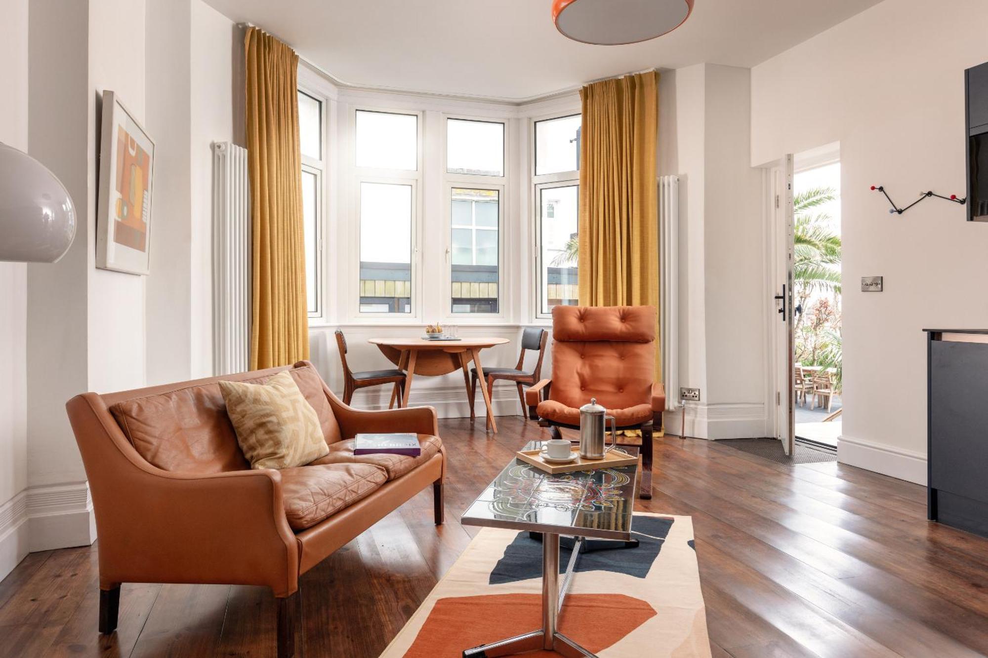 Chelsea House *